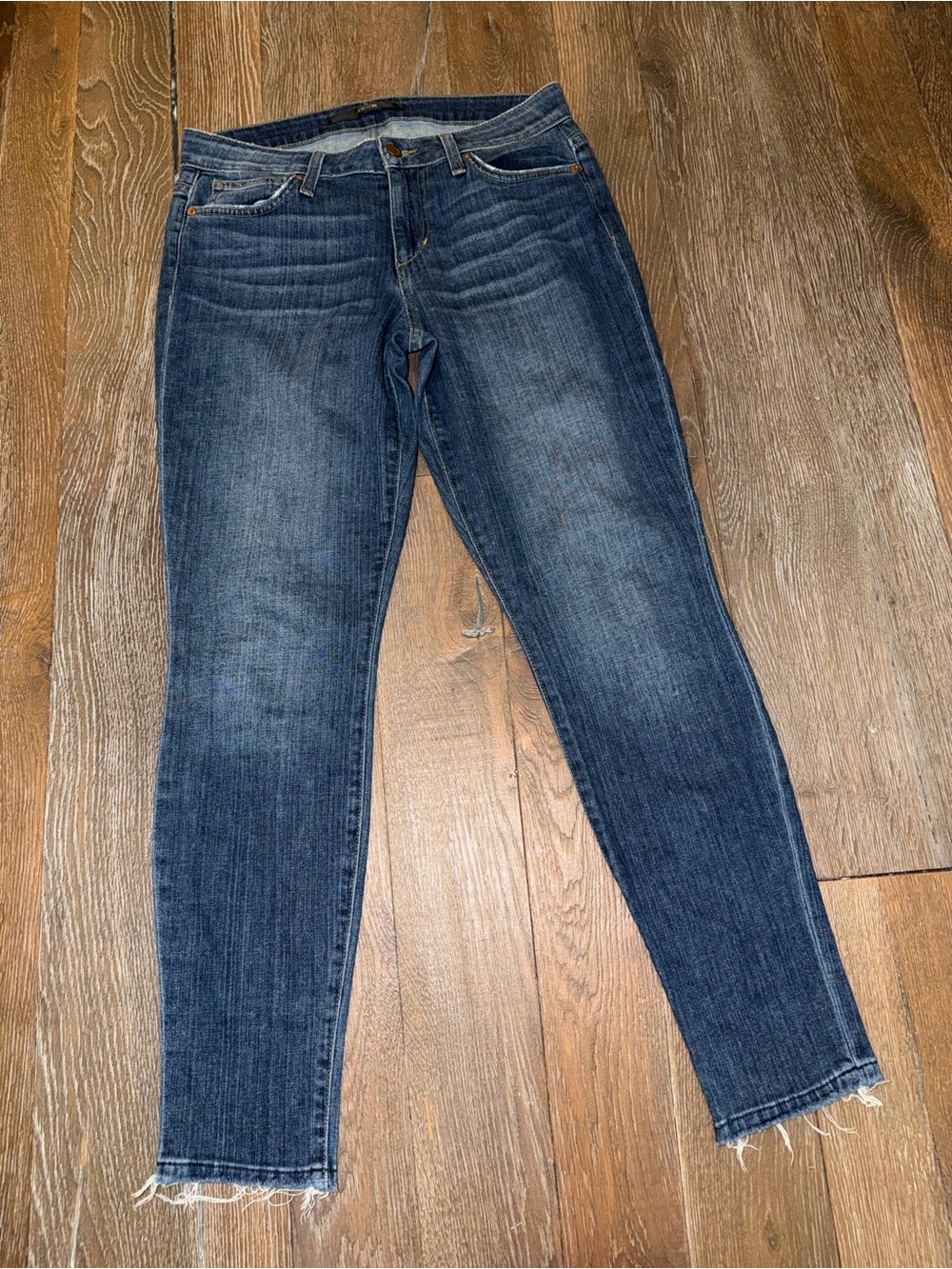 Women’s/juniors dark Blue Skinny Jeans size 27